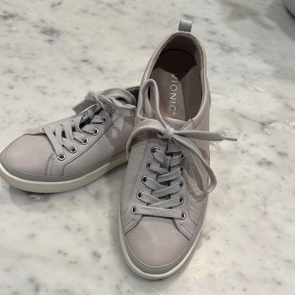 Vionic Women's Light Gray Leather Lace-Up Sneakers